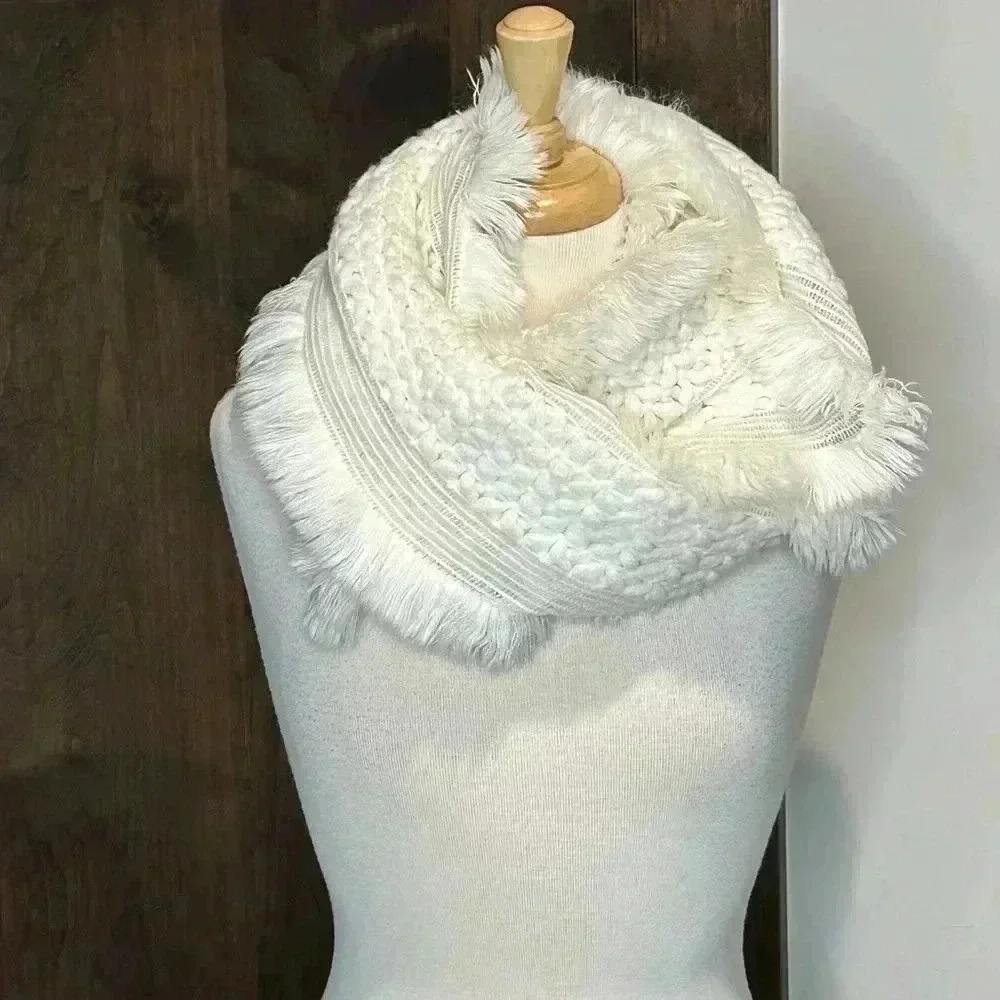 NWOT Cejon infinity scarf white scarf knit with fringe
